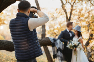 Davetiyemix Design Davetiye professional male wedding photographer taking pictures bride groom nature autumn